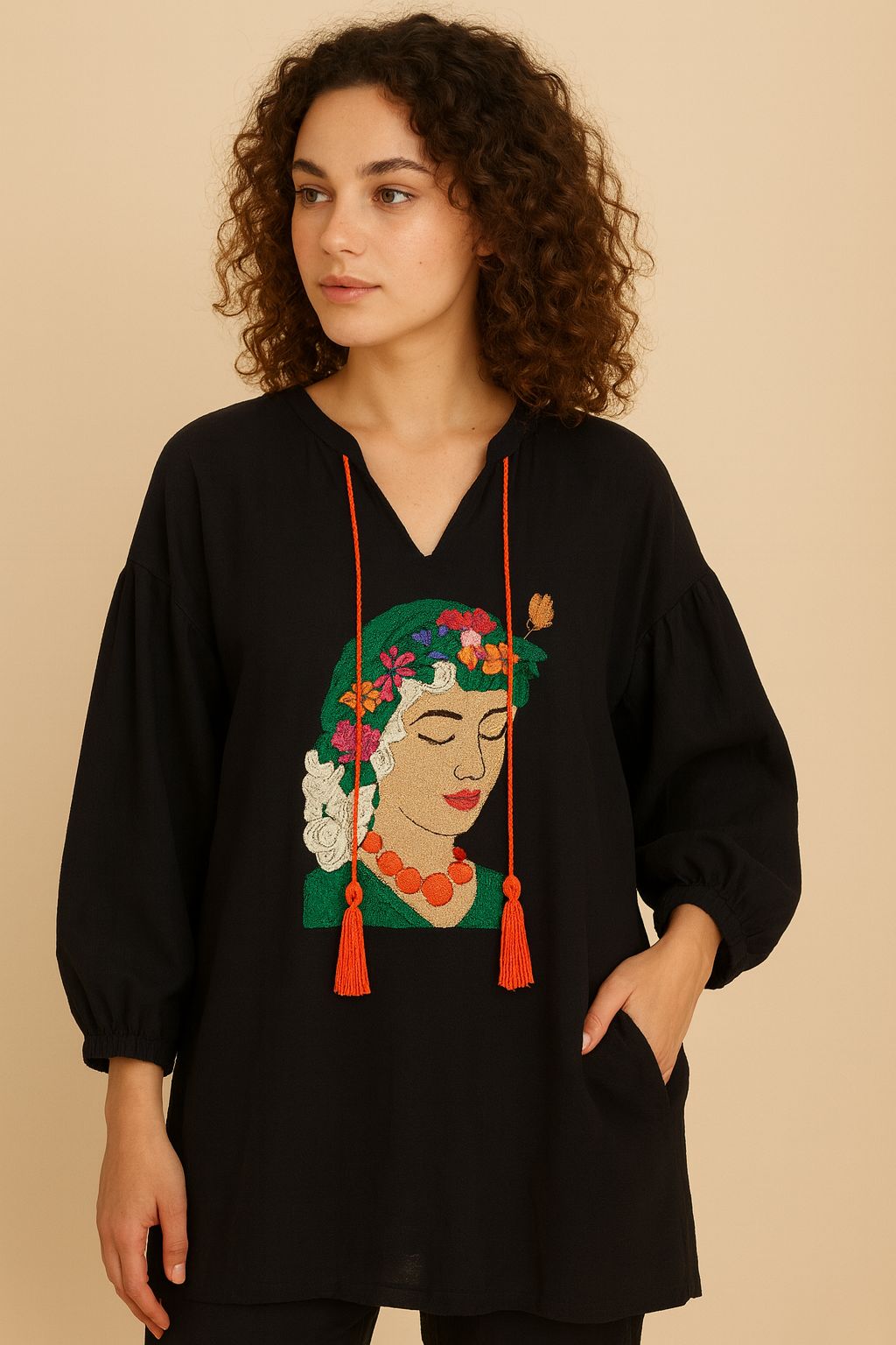 Tunique noire brodée